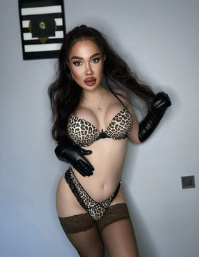 Alexandra (Shemale) Alexandra (Shemale)